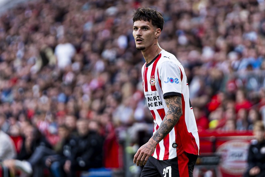 Dennis Man a debutat la PSV! Cum a evoluat internaţionalul român în primul meci pentru campioana Olandei