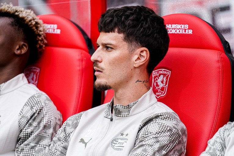 Presa olandeză a analizat debutul lui Dennis Man la PSV. "O prestaţie ştearsă”