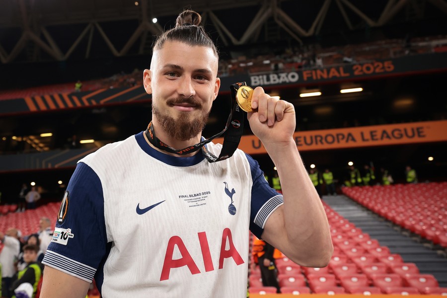 Surpriză de proporţii! Radu Drăguşin ar putea pleca de la Tottenham la iarnă! Fundaşul român este dorit de alt club din Premier League
