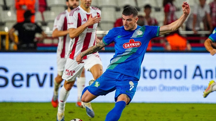 VIDEO | Ce bijuterie! Valentin Mihăilă a marcat un gol incredibil de la jumătatea terenului