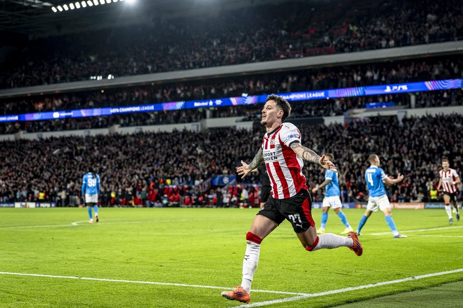 Ce veste pentru Dennis Man! Anunţul făcut de UEFA după dubla formidabilă reuşită de român în meciul cu Napoli