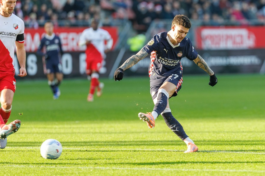 „Du-te dracu'!” . Dezastru pentru Dennis Man în ultimul meci al lui PSV! Jucătorul român, înjurat şi scos de pe teren la pauză