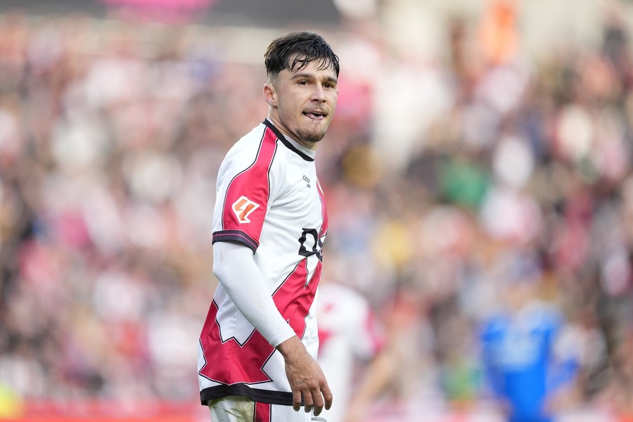 „Telenovela” transferului lui Andrei Raţiu s-a încheiat! Rayo a luat decizia finală în privinţa fundaşului român