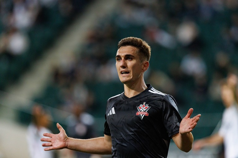 Bogdan Vătăjelu a devenit liber de contract! Ar putea ajunge la un club din Superliga