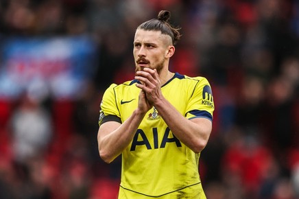Radu Drăguşin a intrat în minutul 32 la Tottenham! Fundaşul român nu a putut oprit eşecul cu United