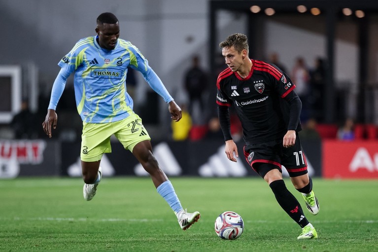 Cum s-a descurcat Louis Munteanu la debutul în MLS. Atacantul care i-a luat faţa