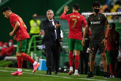 Selecţionerul Portugaliei, criticat de fani pentru tactica din meciul cu Ungaria. Panduru: "Trebuia să câştigi, întâlneai cea mai slabă echipă din grupă" EXCLUSIV