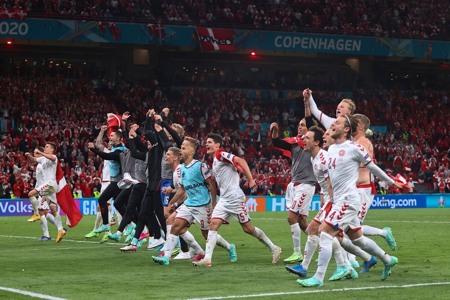 UEFA a deschis o anchetă după un incident petrecut la meciul Cehia - Danemarca
