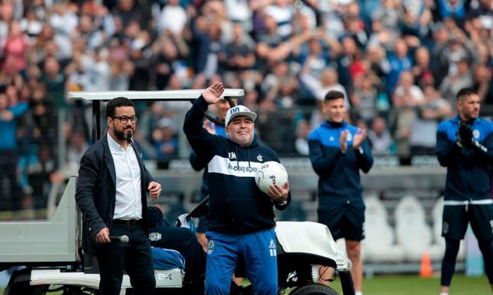 Maradona, pe făraş. De ce ar putea pleca de pe banca tehnică a celor de la Gimnasia la Plata