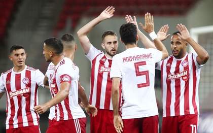 Sancţiuni dure pentru trei fotbalişti de la Olympiakos, după ce au încălcat restricţiile impuse în Grecia