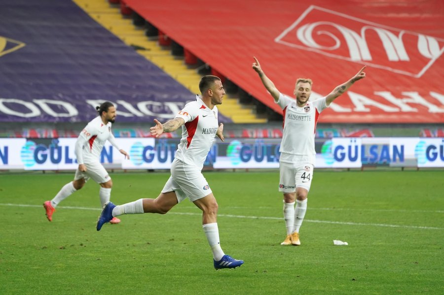 VIDEO | Gaziantep - Genclerbirligi 2-1. Echipa lui Maxim şi Toşca a înscris două goluri în inferioritate numerică