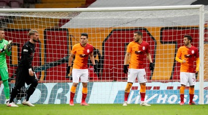 Galatasaray i-a reziliat contractul unui jucător care a criticat public starea gazonului