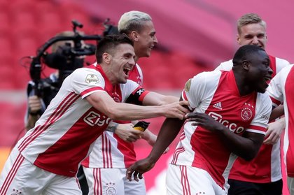 Ajax Amsterdam a câştigat pentru a 35-a oară campionatul Olandei. ”Lăncierii” au realizat eventul în acest sezon