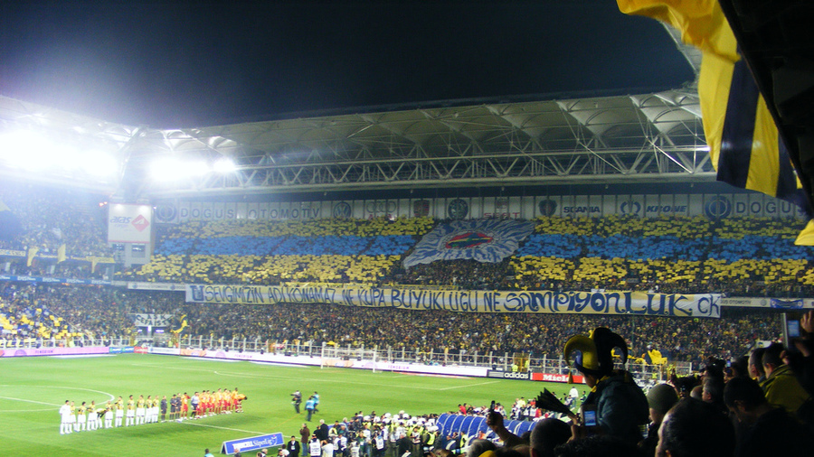 A murit de bucurie. Un suporter al echipei Fenerbahce a suferit un atac de cord după meciul cu Galatarasay