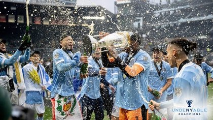 VIDEO ǀ New York City FC a câştigat Major League Soccer. Un jucător a fost lovit cu o cutie cu bere în timpul finalei