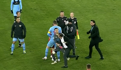 VIDEO | Scandal la finalul meciului Yeni Malatyaspor – Kayserispor: Preşedintele gazdelor a sărit să-i atace pe arbitri, jucătorii au criticat dur brigada. Reacţia lui Şumudică