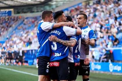La Vitoria ca în România! Alaves a scumpit biletele pentru fanii lui Cadiz. Decizia neaşteptată a suporterilor echipei Deportivo