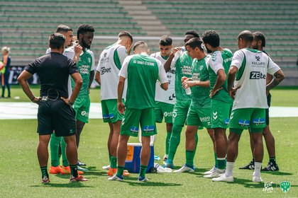 Eşec la scor pentru Saint Etienne în Ligue 2. Fosta campioană a Franţei a avut şi trei jucători eliminaţi 