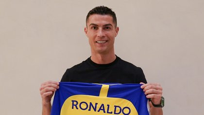 NEWS ALERT | Cristinao Ronaldo a semnat cu Al-Nasr şi va avea un salariu fabulos