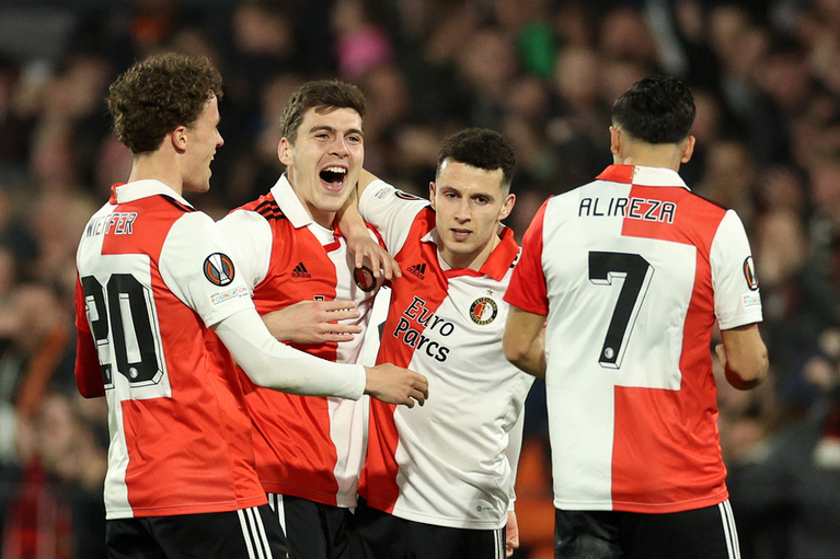 Feyenoord a câştigat derby-ul cu Ajax şi s-a distanţat în fruntea clasamentului