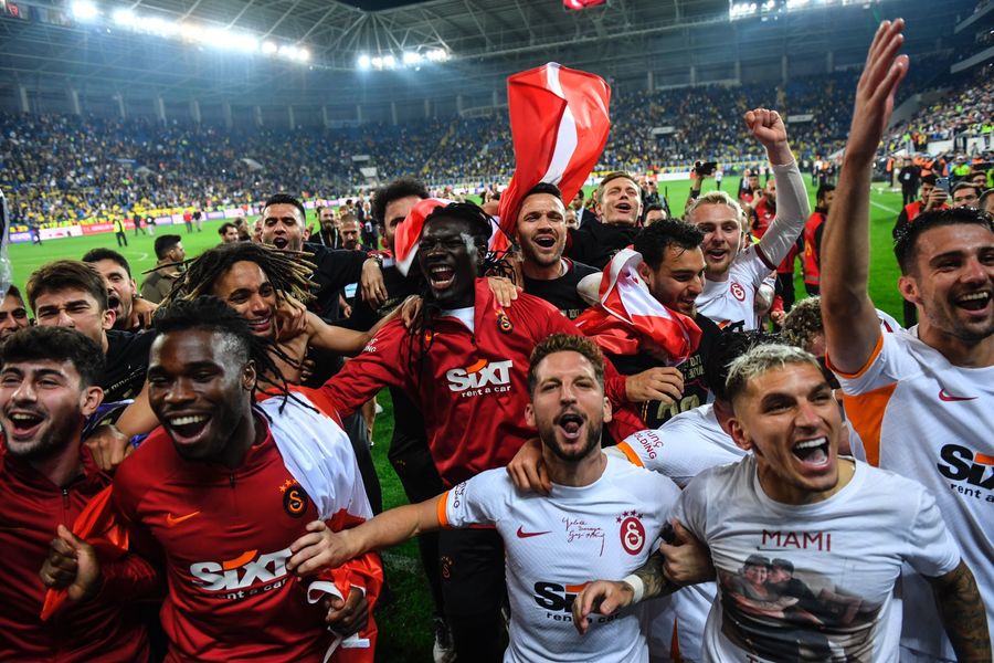 VIDEO | Galatasaray şi-a adjudecat al 23-lea titlu de campioană a Turciei. Formaţia din Istanbul a terminat sezonul trecut pe 13