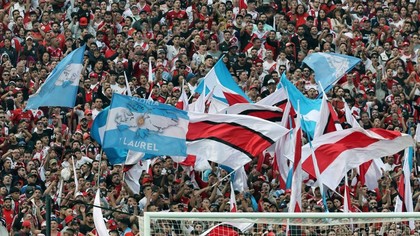 Tragedie în campionatul Argentinei! Un suporter al formaţiei River Plate a murit la un meci după ce a căzut din tribună