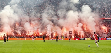 Meciul dintre Ajax şi Feyenoord, întrerupt duminică, a fost reprogramat