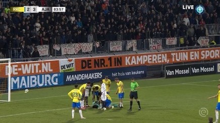 Meciul RKC Waalwijk - Ajax, întrerupt după ce portarul gazdelor s-a accidentat la cap şi a fost resuscitat pe teren