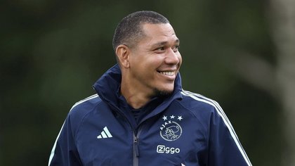 Ajax şi-a demis antrenorul, după ce a ajuns pe 17 în Eredivisie. Cine e favorit să îi preia pe ”lăncieri”