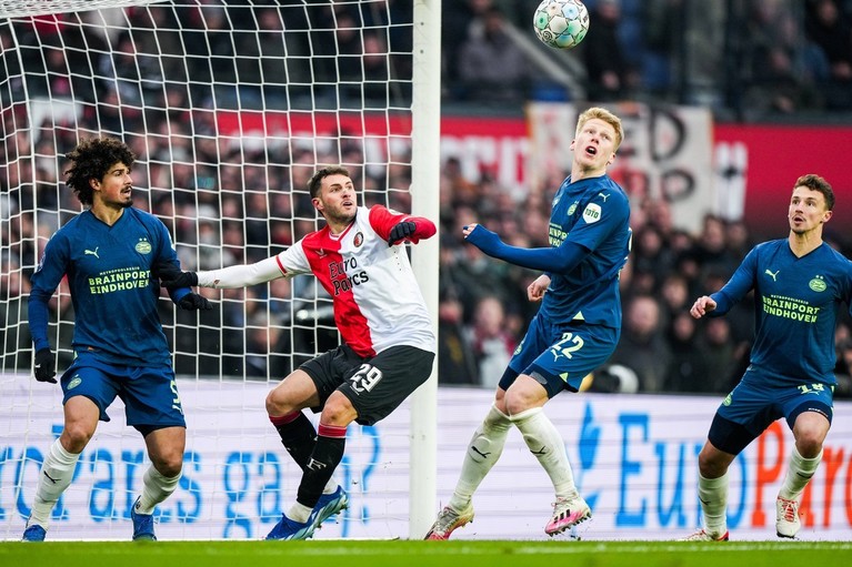 PSV Eindhoven câştigă derby-ul cu Feyenoord şi ajunge la 14 victorii la rând