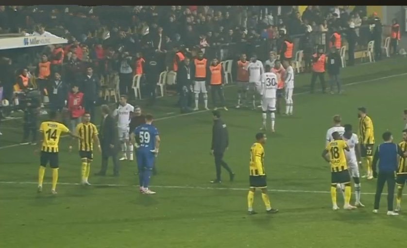 Campionatul Turciei s-a reluat cu scandal! Reacţie incredibilă a patronului de la Istanbulspor, după o decizie a arbitrului