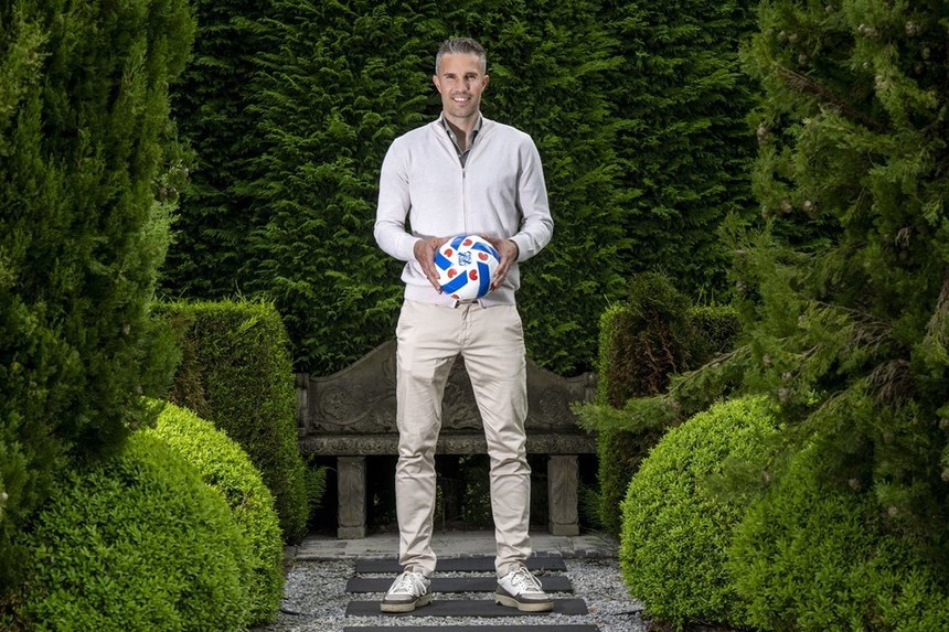 OFICIAL | Robin van Persie a semnat cu un club ce are parte de un sezon extraordinar în Champions League