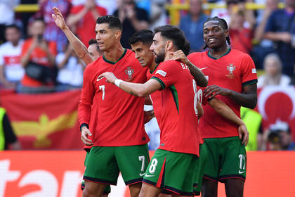 După Joao Felix, Al Nassr a mai ofertat un star portughez! 200 de milioane de euro pentru colegul de naţională al lui Cristiano Ronaldo