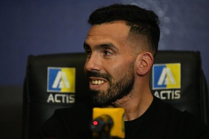 Tevez a semnat un contract de antrenor, la nici o lună după retragerea din activitatea de fotbalist