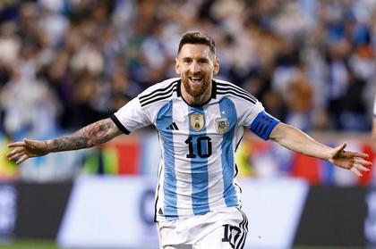 Messi le-a oferit coechipierilor săi din naţionala Argentinei 35 de telefoane IPhone 14 placate cu aur 
