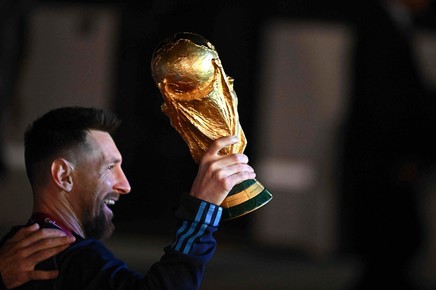 Încă o bornă istorică atinsă de Lionel Messi! Argentinianul a devenit cel mai titrat jucător din istoria fotbalului
