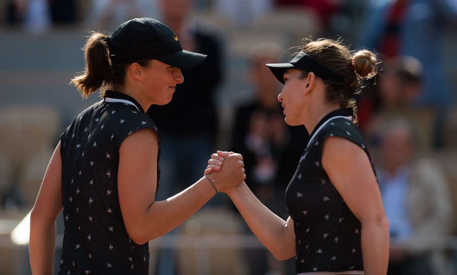Meciul Simona Halep - Iga Swiatek, programat duminică dimineaţă la Australian Open
