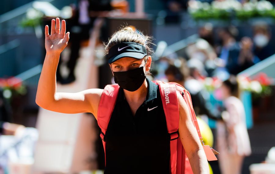 Explicaţiile Simonei Halep după eşecul neaşteptat de la Madrid. "Mă grăbesc destul de mult şi fac unele greşeli pe care în mod normal nu le-aş face"