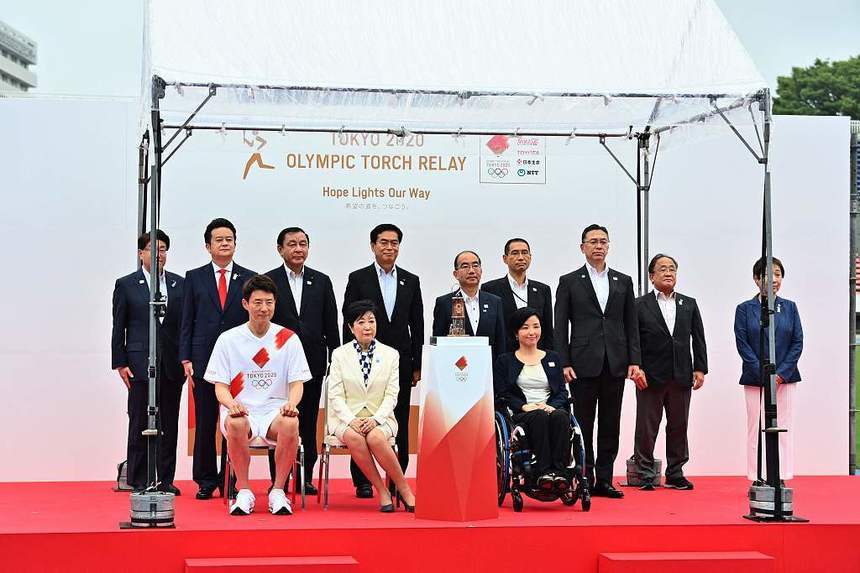 Torţa olimpică a sosit la Tokyo discret, la o zi după decizia ca Jocurile Olimpice să se desfăşoare fără public