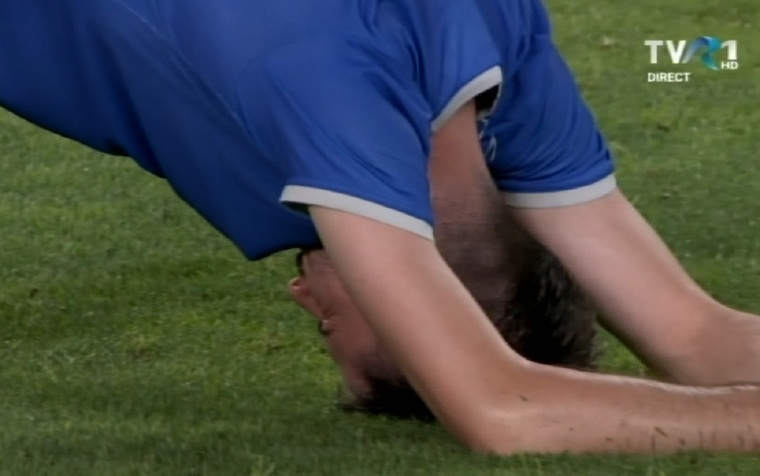 Cea mai emoţionantă imagine a zilei! Tudor Băluţă, în lacrimi, la finalul partidei cu Honduras