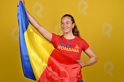 Simona Radiş, portdrapelul României la ceremonia de deschidere a JO, alături de Glinţă, în locul Mădălinei Bereş