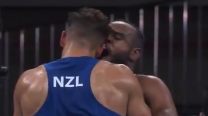 VIDEO | Ca Tyson vs. Holyfield. Un boxer marocan a încercat să-şi muşte adversarul de ureche, la JO