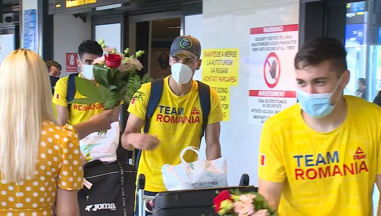 VIDEO | 'Tricolorii' au revenit de la Tokyo. Căpitanul Marius Marin, ironic la adresa fanilor: "Mulţumim celor 15% din români care au fost alături de noi"