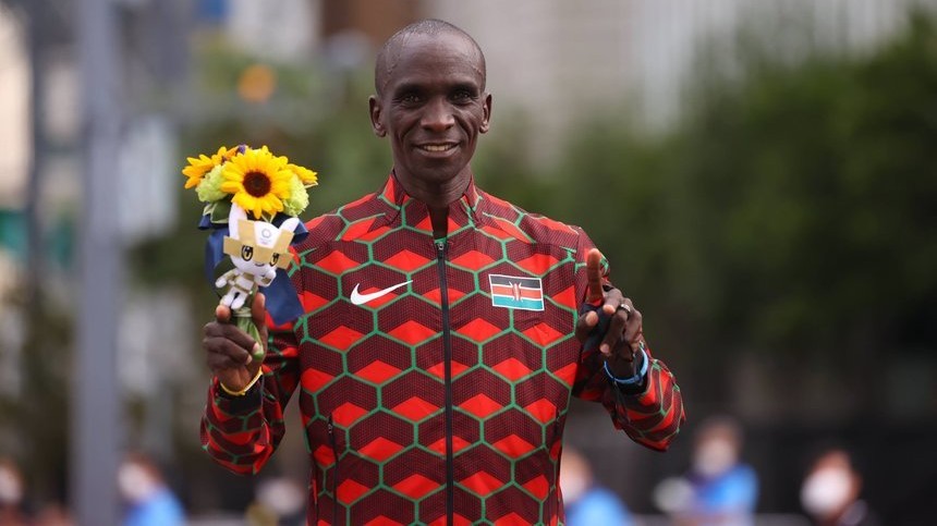 Kenyanul Kipchoge a câştigat pentru a doua oară consecutiv titlul olimpic la maraton