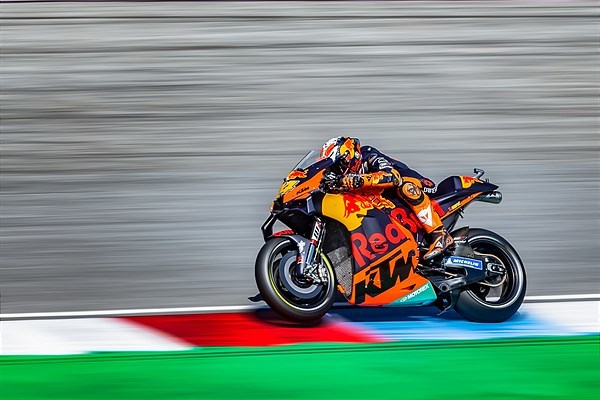 Victorie surprinzătoare pentru Brad Binder la Brno. Rezultat istoric pentru KTM