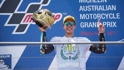 Lacrimi pentru noul campion din MotoGP. ”Am încercat să reflectez puţin, să depăşesc tensiunea momentului. Sunt foarte emoţionat”