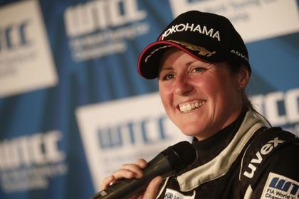 Sabine Schmitz, cea mai cunoscută femeie pilot din lume a murit, după o luptă crâncenă cu o boală gravă. Era şi realizatoare a emisiunii Top Gear