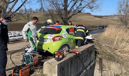 VIDEO | Accident în Raliul Braşovului, transmis LIVE pe Look Sport+! O maşină a intrat într-un cap de pod, iar copilotul a fost rănit grav