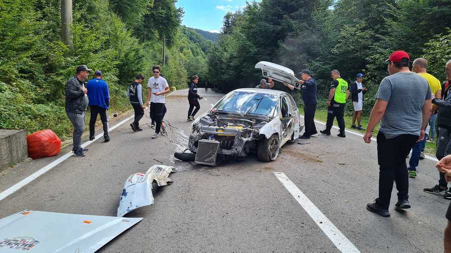 VIDEO ǀ Accident horror în etapa de CNVC de la Câmpulung Muscel. Pilotul a scăpat din fericire nevătămat