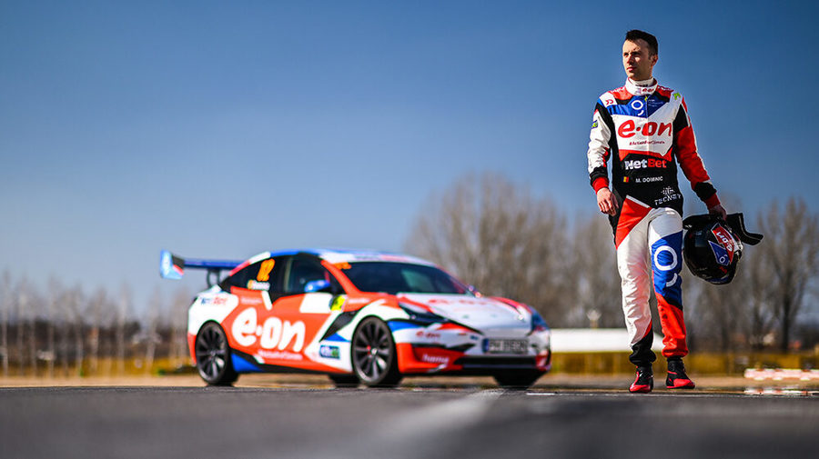EXCLUSIV | Dominic Marcu vine cu o premieră în CNVC. Tesla Model 3 Performance duce competiţiile auto la alt nivel